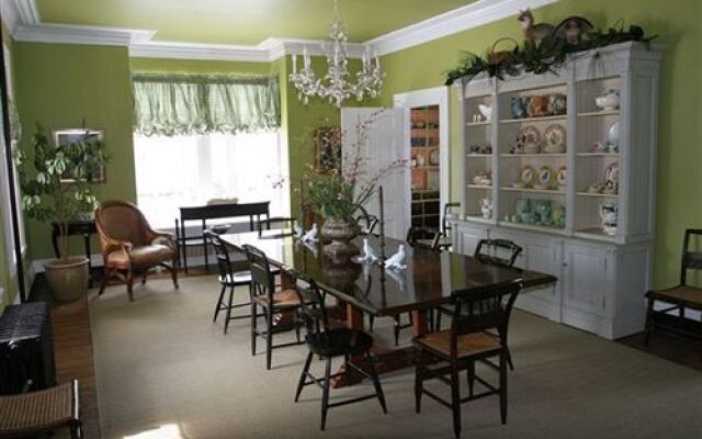 Brambles Inn & Gardens