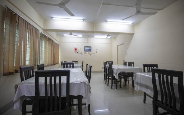 The Salvation Army Red  Shield Guest House - Hostel