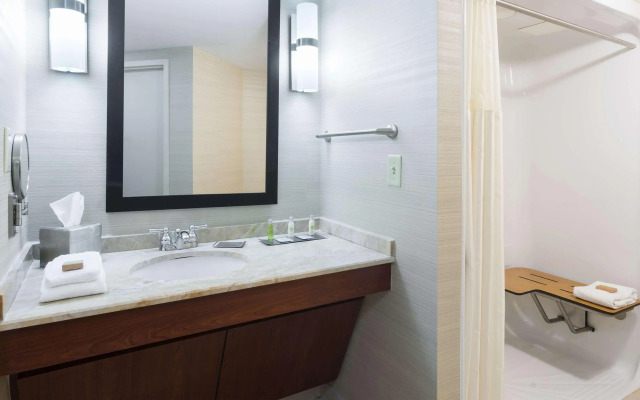 DoubleTree Suites by Hilton Hotel Cincinnati - Blue Ash
