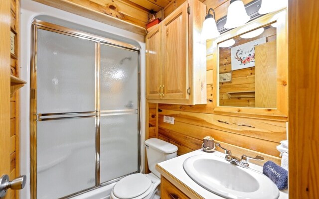 Cast Away Family Cabin with Hot Tub, Fireplace, and Kids Area by RedAwning