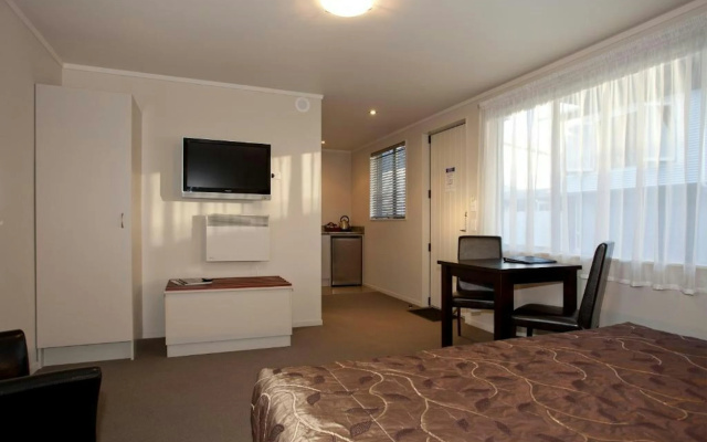 Atrium on Ulster – Guest Rooms – Hamilton