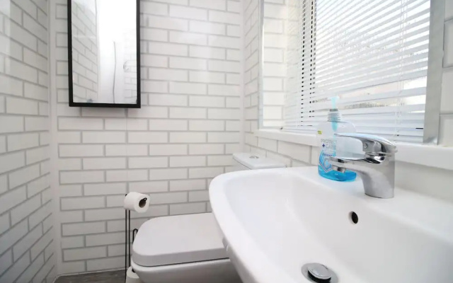 Comfortable Studio Near City Centre, Free Parking