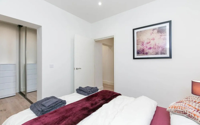 Deluxe Heathrow Apartments & Parking
