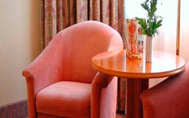 Oxford Suites & Rooms