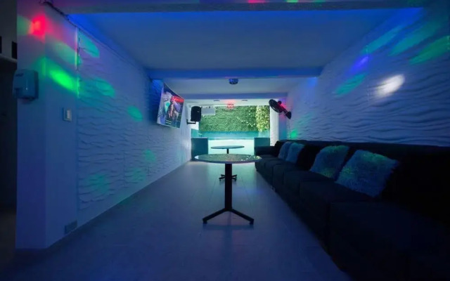 Park Lleras 11br Pool Jacuzzi