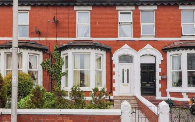 Impeccable 4-bed House in Blackpool