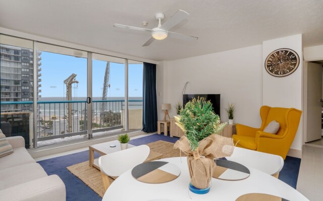 Beachside Views with Pool and Netflix