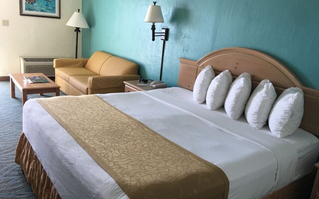 Tropical Winds Oceanfront Hotel