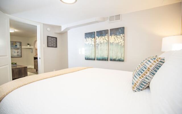 Cozy Retreat | Walk to Unc | Free Cruiser Bikes