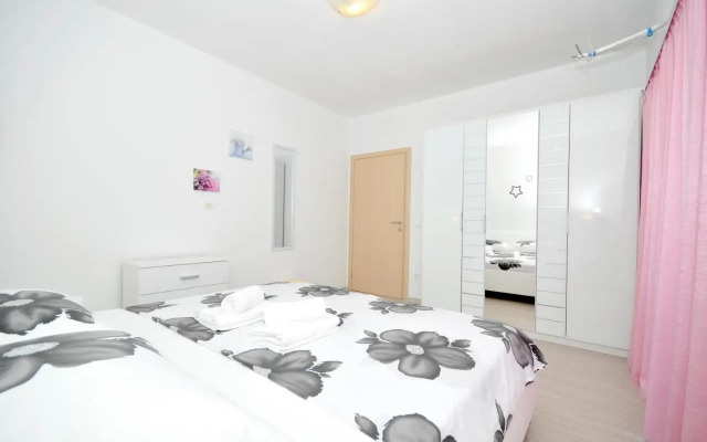 Apartment Mira