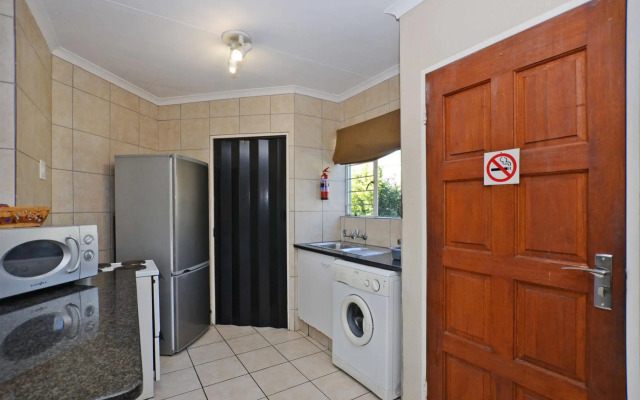 Jozi Apartments Radiokop
