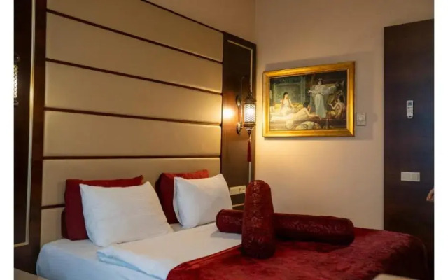 Kronos Hotel