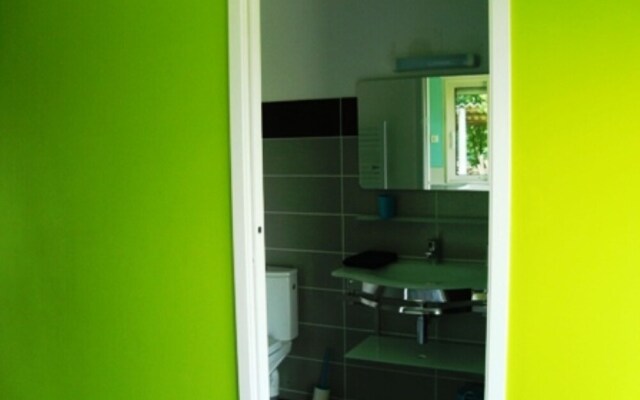 Studio in Pouydraguin, With Pool Access and Terrace