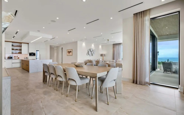 Aqualina 1001 in Nassau