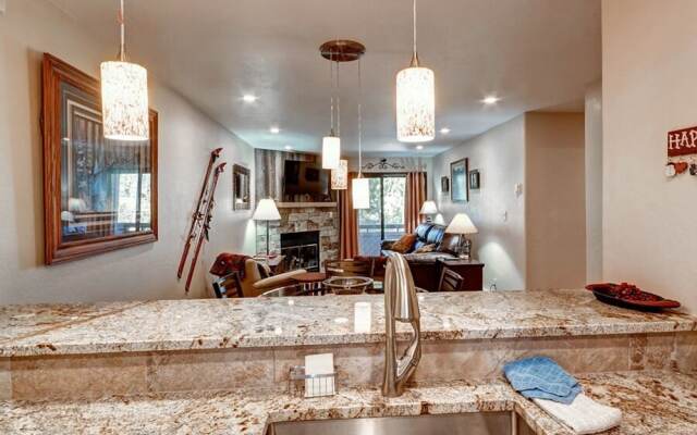 1001 Grandview C14 by RedAwning