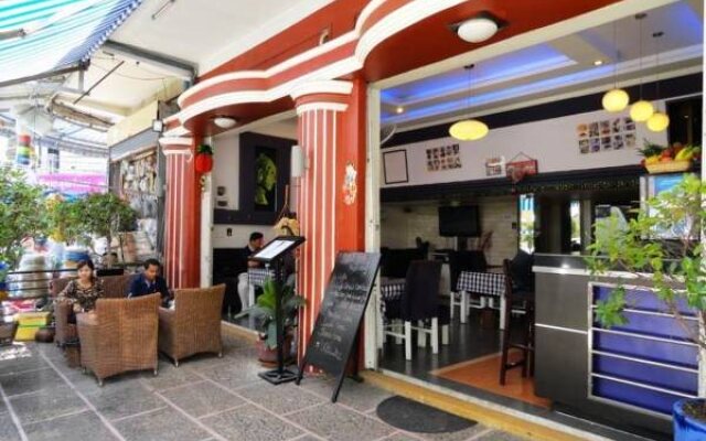 Lucky Ro Hotel & Restaurant