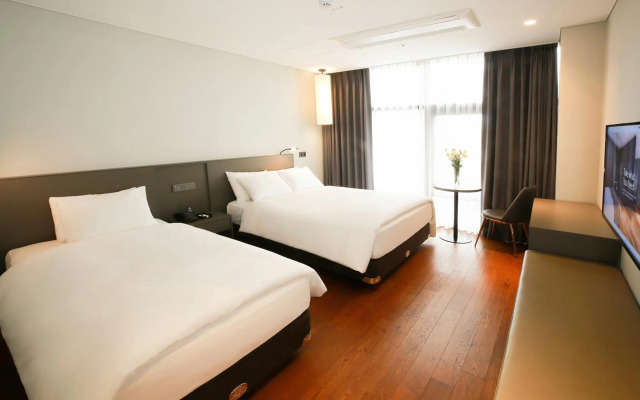 WesternLife Hotel