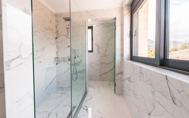 Brand new Luxury Villa With Private Heated Pool