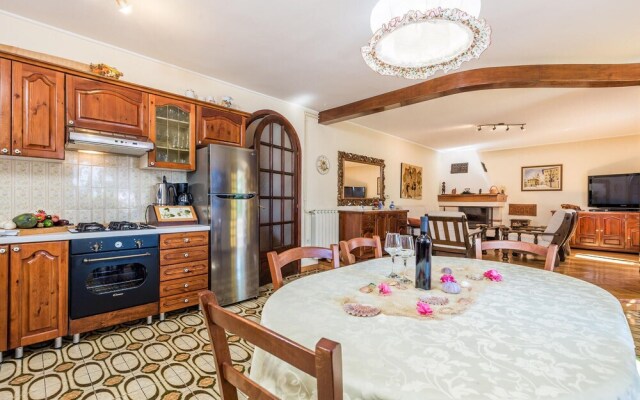 Stunning Home in Ika With 4 Bedrooms and Wifi