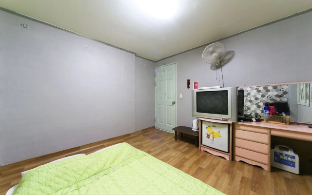 Busan Nampodong Chowon Park