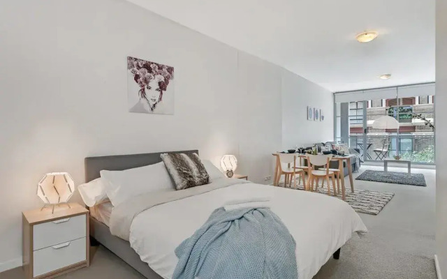 A Comfy & Modern Studio Near Darling Harbour
