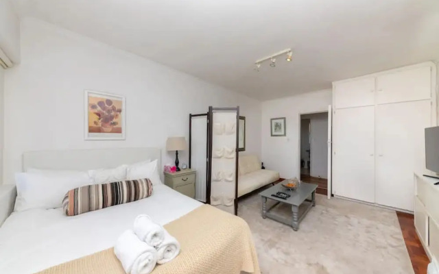 Bright and Homey 1 Bedroom in Gardens