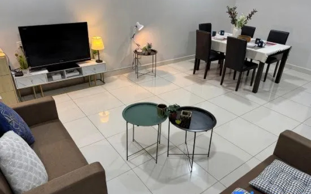 Regalia Near Subway KLCC 8PAX 2Room 2Bath – Restaurant – Kuala Lumpur