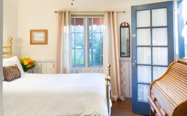 Old Yacht Club Inn Vacation Rentals
