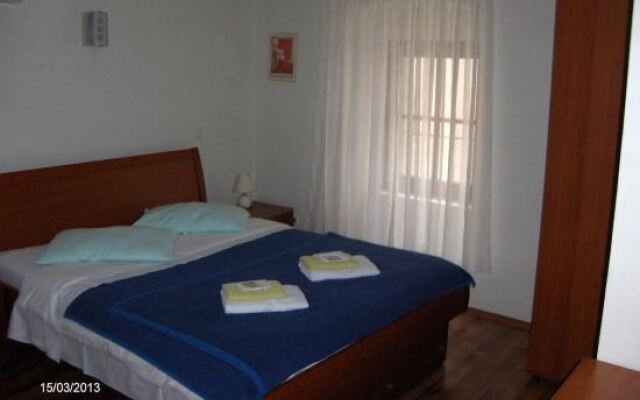 Old Town Cres Apartments