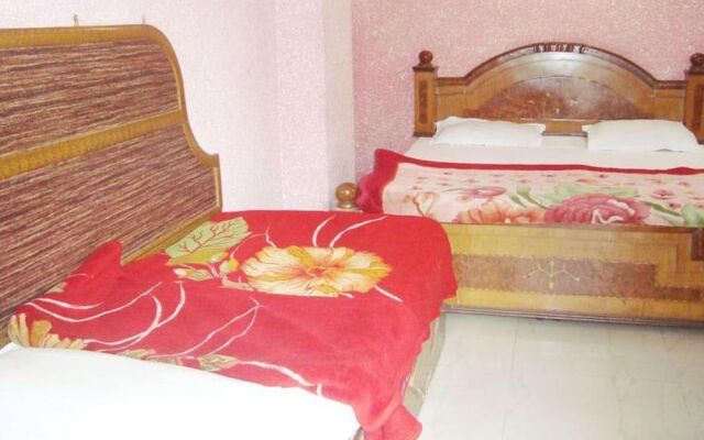 Hotel Moti Mahal by MTMC Rooms