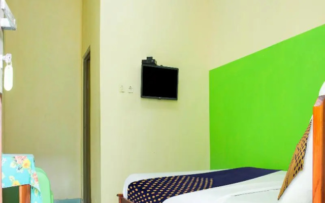 SPOT ON 91227 Al Bayt Syariah Guest House – Guest Rooms – Kupang
