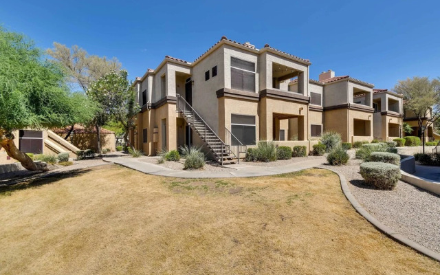 12 Mi to Old Town: Condo w/ Pool & Balcony!