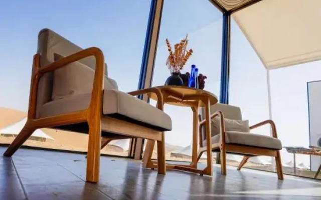 Enjoy the Starry and Desert Scenery Hotel