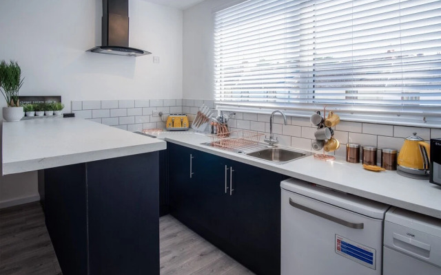 Ivy Cellar - 1 Bedroom Apartment - Tenby