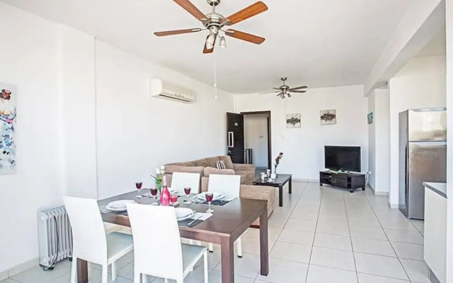 Apt Faye, Beautiful 2bdr Pernera Apartment