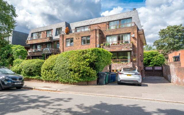 Delightful Vintage 2 Bedroom Apartment