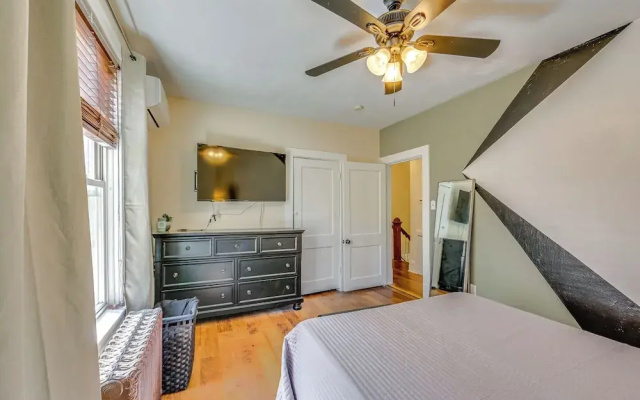 Dog-friendly Pittsburgh Home, 3 Mi to Downtown!