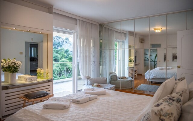 Vouliagmeni luxury Seaview apartment