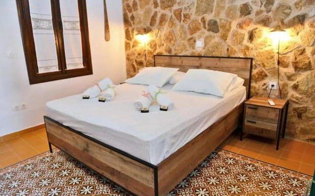 Meandros Suite in Old Town