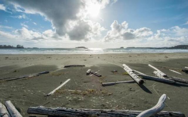 Luxury 2BR Oceanfront Condo by OnlyBC 201