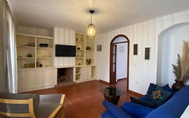 Charming 5-bed House in Granja