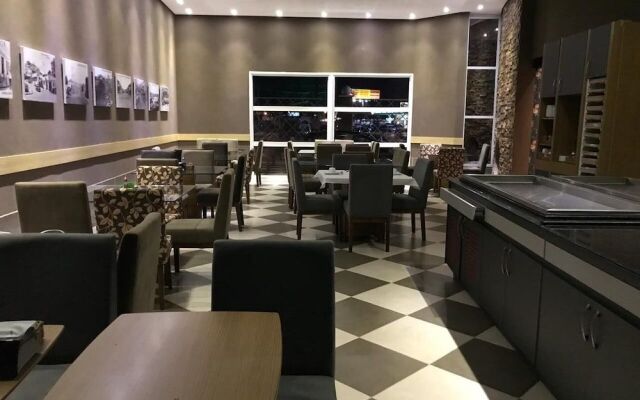 Hotel Oeste Plaza