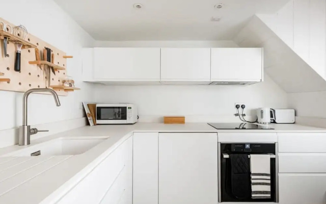 Central Georgian Townhouse With Free Parking