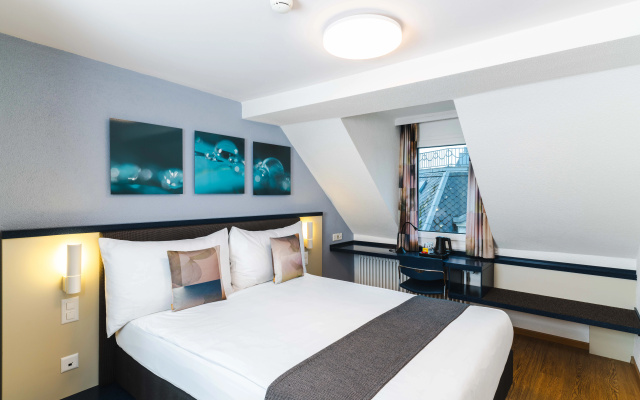 Bristol Hotel - Image 3