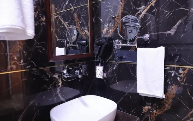 The Hoften Snowia Luxury Stay Near Bhalugarh Waterfall