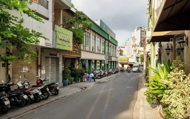 Lotus Hotel