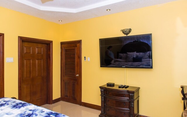 Kingston Luxury Family Retreat