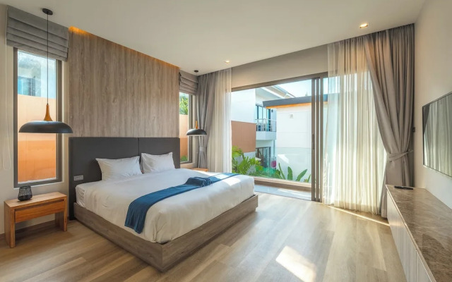 Near Beach & Famous Boat Ave V217