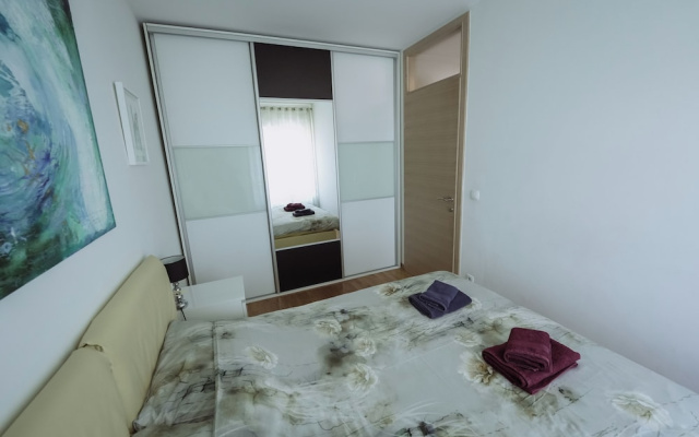 Lola Suite, One Bedroom Place With Free Parking