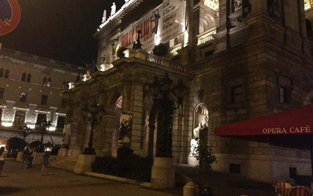 Apartment Near Opera in Downtown Budapest